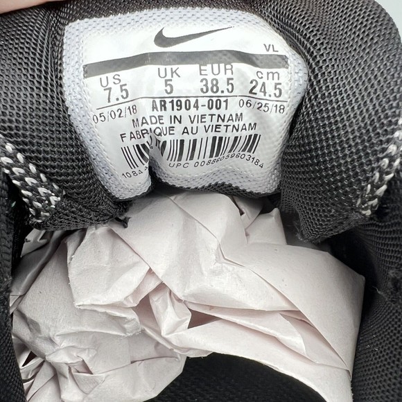 Nike Run Swift Womens SZ 7.5 Gray Black Green Running Shoes AR1904-001 EUC - Picture 9 of 11